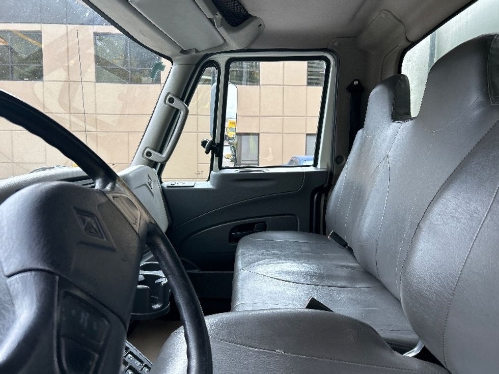 Refrigerated Truck-Light and Medium Duty Trucks-International-2019-4300-Delta-BC-246,529\n\t\tkm-$ 75,000 - Image 19