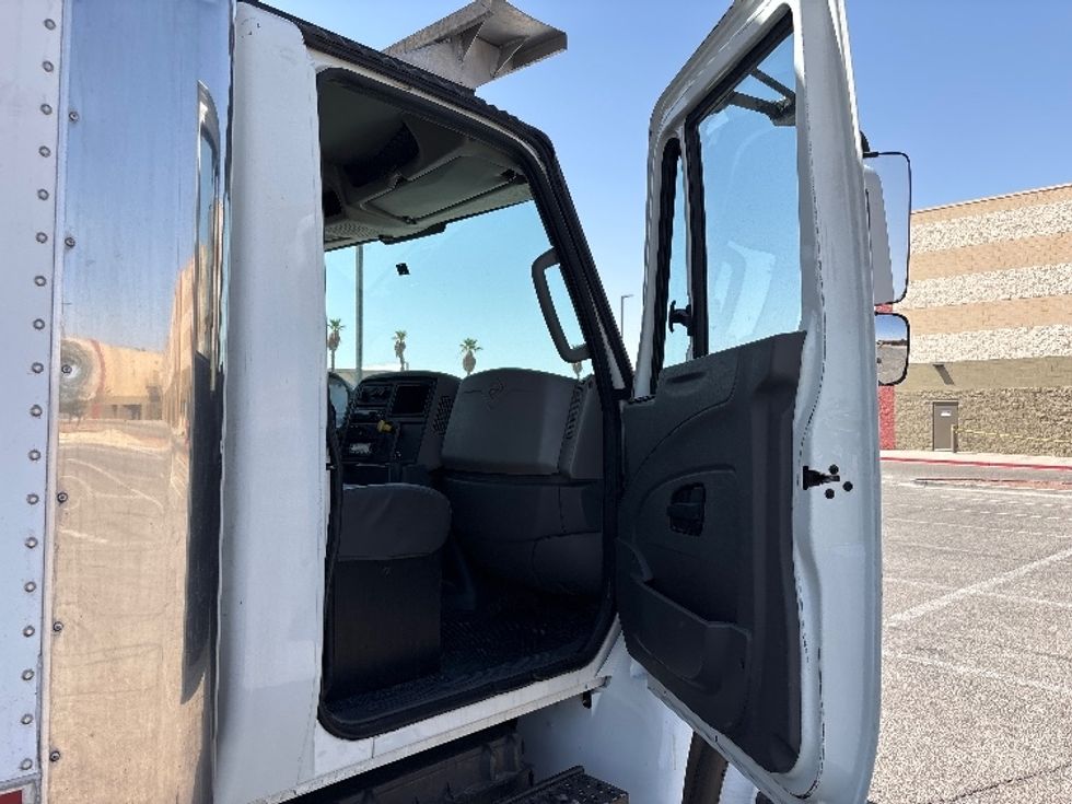 Refrigerated Truck-Light and Medium Duty Trucks-International-2019-4300-El Paso-TX-149,250\n\t\tmiles-$ 60,750 - Image 19