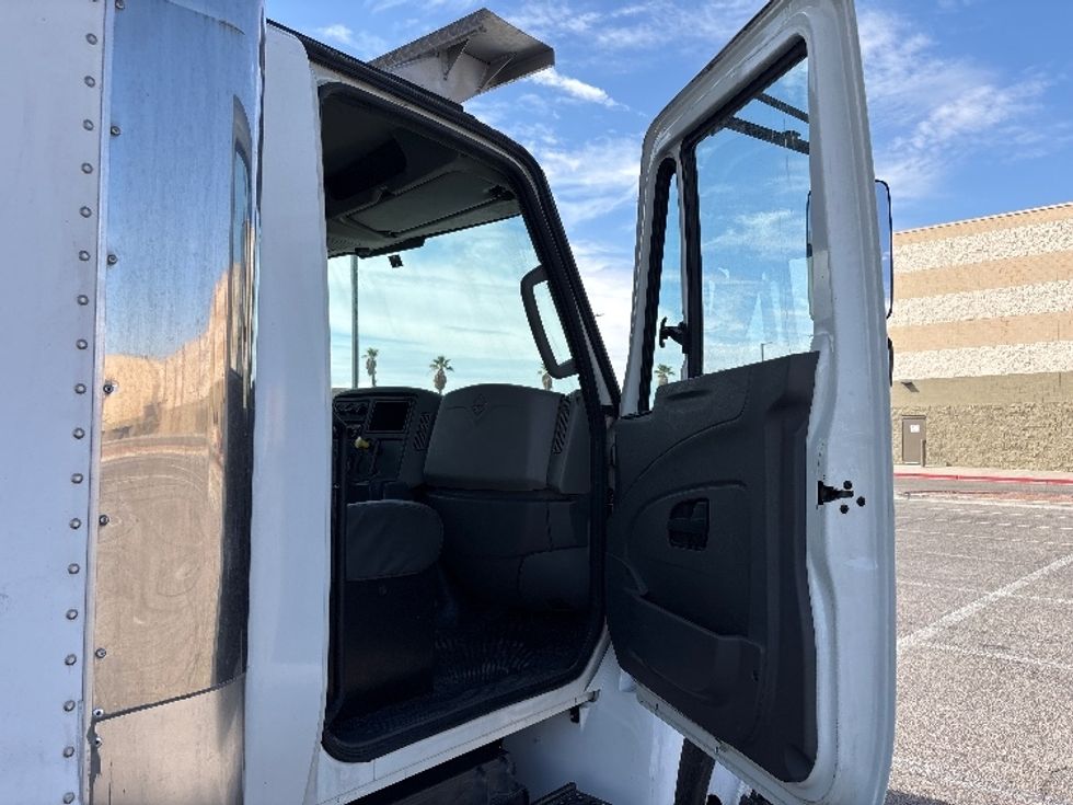 Refrigerated Truck-Light and Medium Duty Trucks-International-2019-4300-El Paso-TX-150,455\n\t\tmiles-$ 58,250 - Image 16
