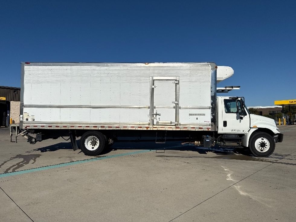 Refrigerated Truck-Light and Medium Duty Trucks-International-2019-4300-Fort Worth-TX-305,510\n\t\tmiles-$ 23,500 - Image 15