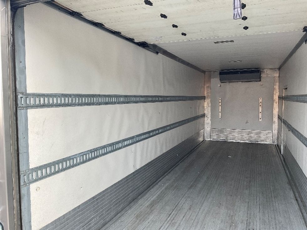 Refrigerated Truck-Light and Medium Duty Trucks-International-2019-4300-Gahanna-OH-223,418\n\t\tmiles-$ 49,000 - Image 11