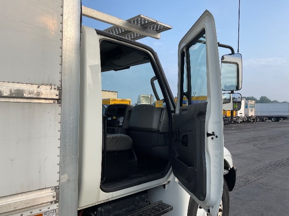 Refrigerated Truck-Light and Medium Duty Trucks-International-2019-4300-Gahanna-OH-223,418\n\t\tmiles-$ 49,000 - Image 20