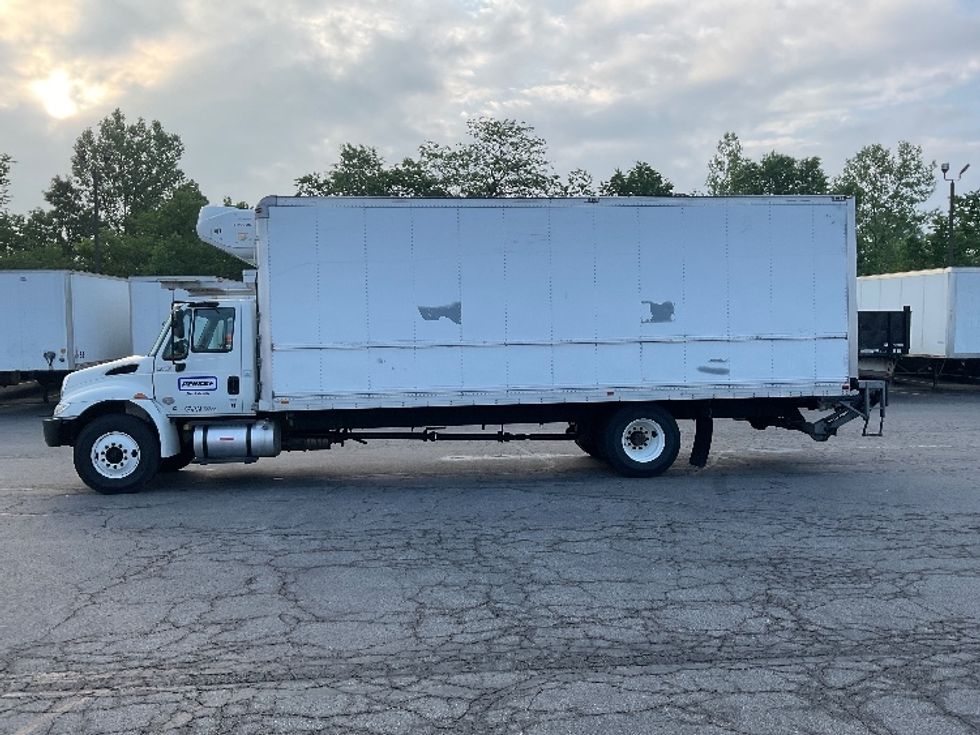 Refrigerated Truck-Light and Medium Duty Trucks-International-2019-4300-Gahanna-OH-223,418\n\t\tmiles-$ 49,000 - Image 4
