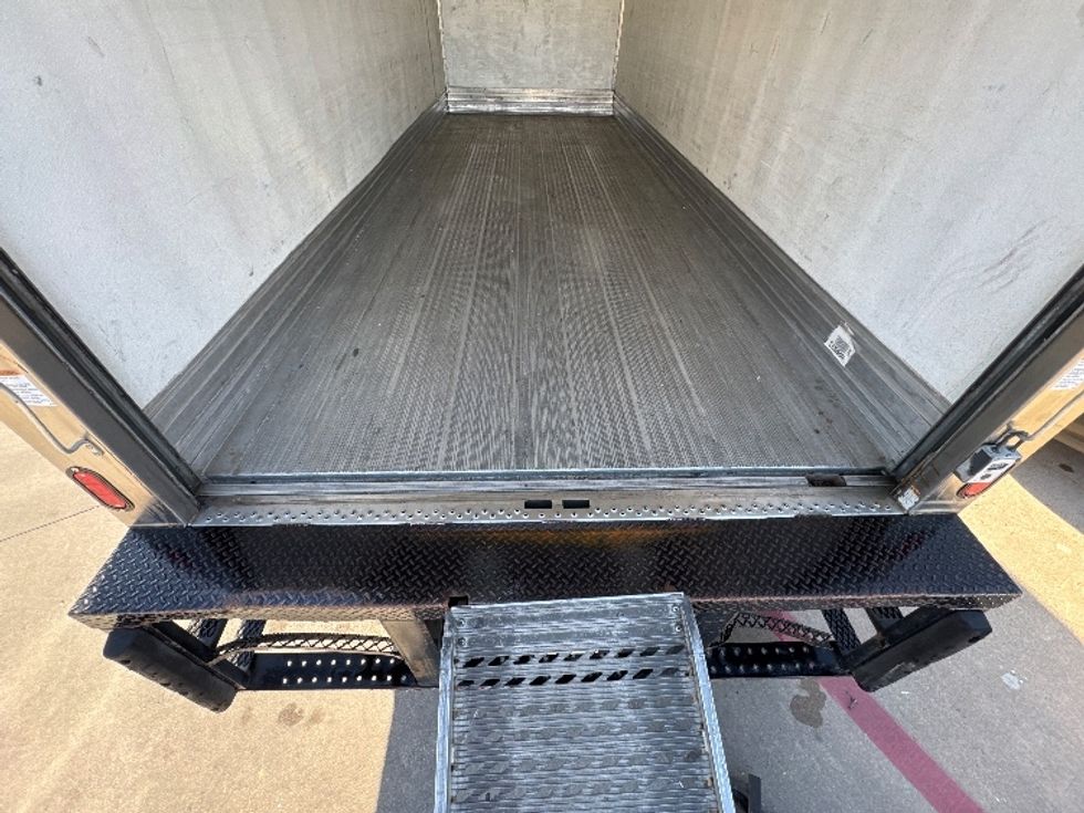 Refrigerated Truck-Light and Medium Duty Trucks-International-2019-4300-Garland-TX-272,106\n\t\tmiles-$ 30,750 - Image 10
