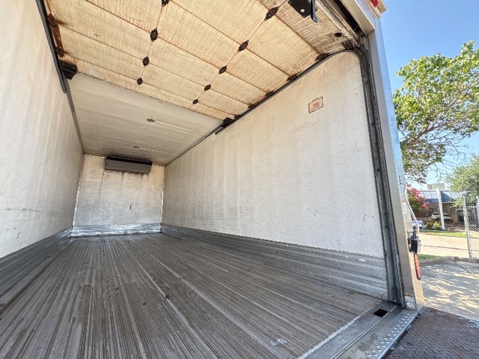 Refrigerated Truck-Light and Medium Duty Trucks-International-2019-4300-Garland-TX-298,206\n\t\tmiles-$ 23,500 - Image 12