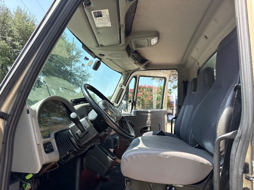 Refrigerated Truck-Light and Medium Duty Trucks-International-2019-4300-Garland-TX-298,206\n\t\tmiles-$ 23,500 - Image 16