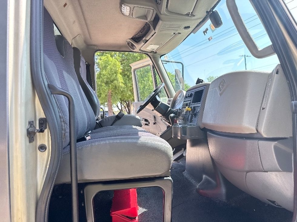 Refrigerated Truck-Light and Medium Duty Trucks-International-2019-4300-Garland-TX-298,206\n\t\tmiles-$ 23,500 - Image 20