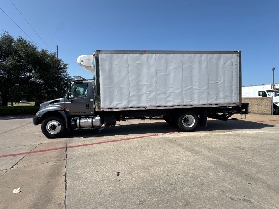 Refrigerated Truck-Light and Medium Duty Trucks-International-2019-4300-Garland-TX-298,206\n\t\tmiles-$ 23,500 - Image 4