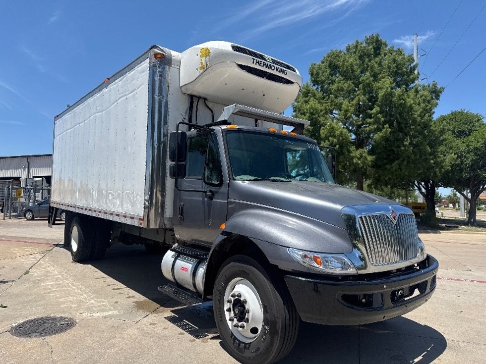 Refrigerated Truck-Light and Medium Duty Trucks-International-2019-4300-Garland-TX-319,738\n\t\tmiles-$ 20,250 - Image 1