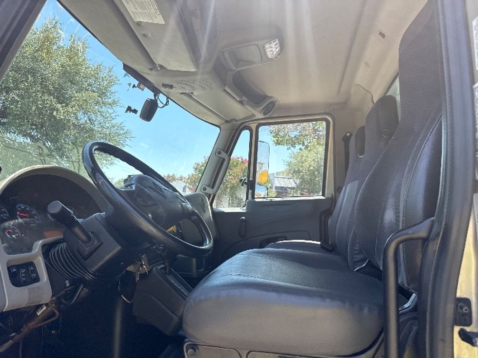 Refrigerated Truck-Light and Medium Duty Trucks-International-2019-4300-Garland-TX-319,738\n\t\tmiles-$ 20,250 - Image 16