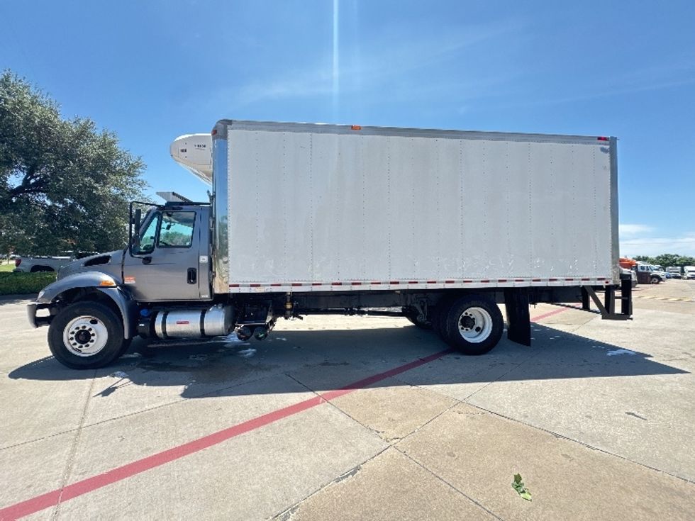 Refrigerated Truck-Light and Medium Duty Trucks-International-2019-4300-Garland-TX-319,738\n\t\tmiles-$ 20,250 - Image 4