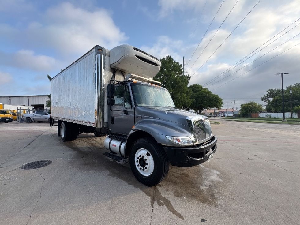 Refrigerated Truck-Light and Medium Duty Trucks-International-2019-4300-Garland-TX-326,053\n\t\tmiles-$ 20,250 - Image 1