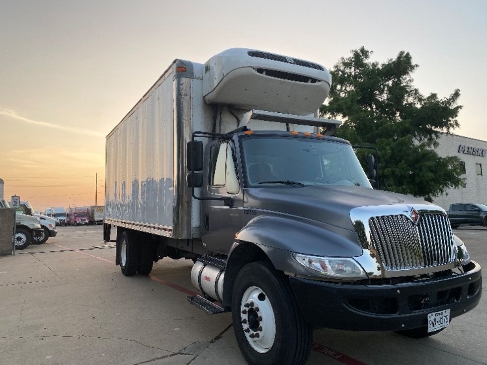 Refrigerated Truck-Light and Medium Duty Trucks-International-2019-4300-Garland-TX-332,952\n\t\tmiles-$ 20,000 - Image 1