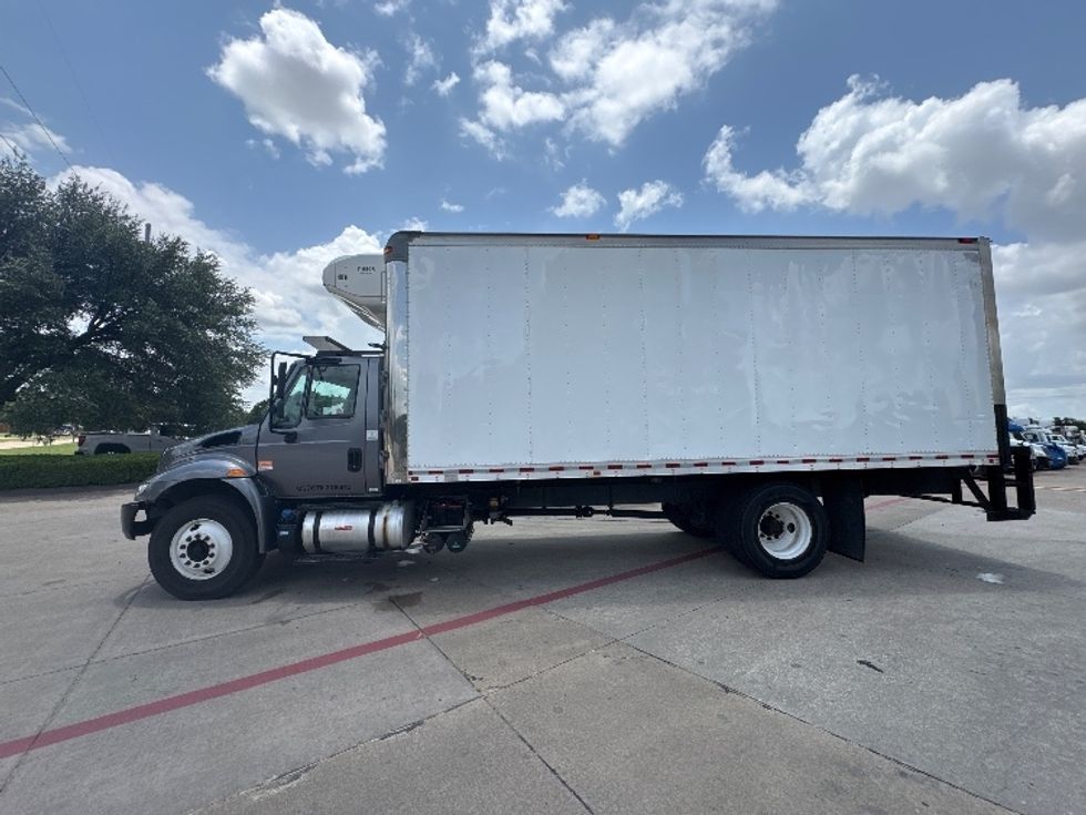 Refrigerated Truck-Light and Medium Duty Trucks-International-2019-4300-Garland-TX-337,119\n\t\tmiles-$ 20,250 - Image 4