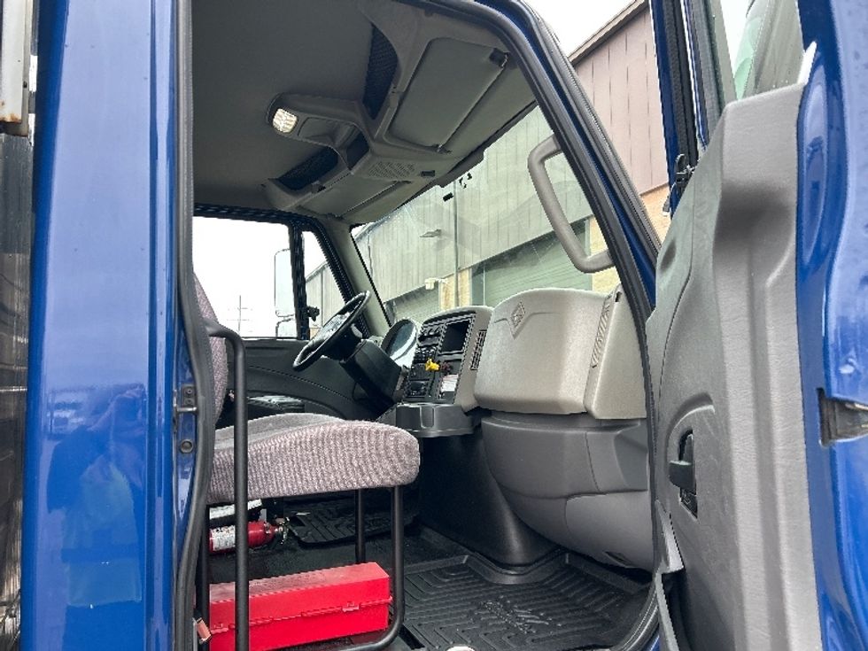 Refrigerated Truck-Light and Medium Duty Trucks-International-2019-4300-Kentwood-MI-279,614\n\t\tmiles-$ 30,750 - Image 19