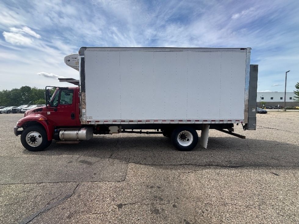Refrigerated Truck-Light and Medium Duty Trucks-International-2019-4300-Lansing-MI-186,887\n\t\tmiles-$ 33,250 - Image 1