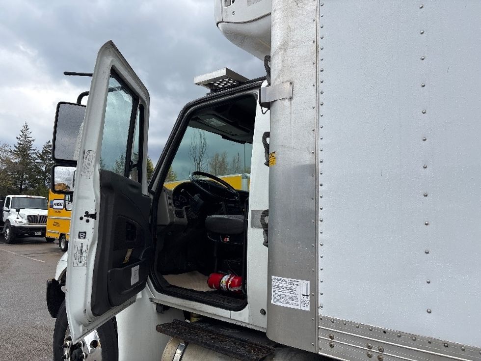Refrigerated Truck-Light and Medium Duty Trucks-International-2019-4300-Mississauga-ON-148,800\n\t\tkm-$ 56,000 - Image 16