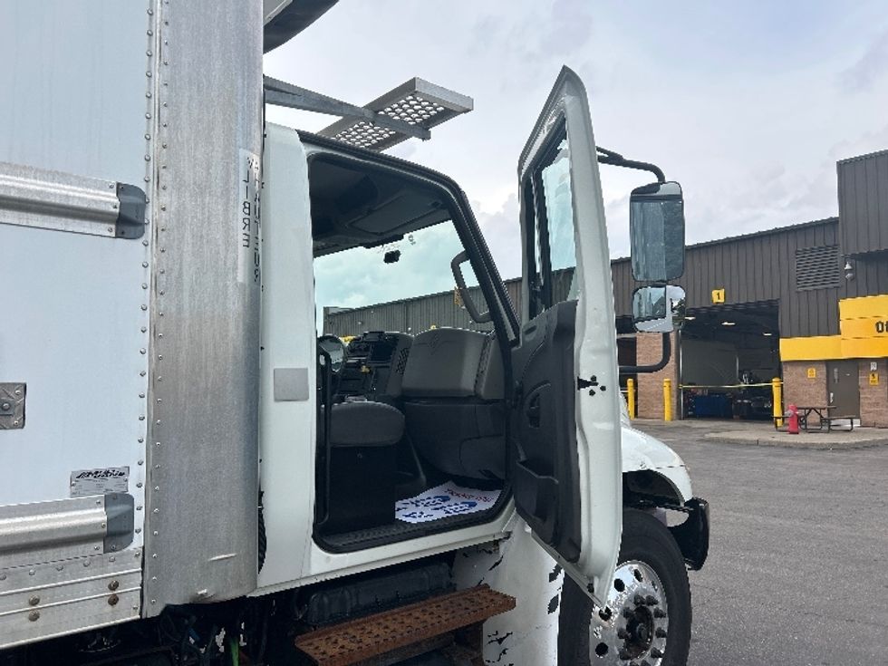 Refrigerated Truck-Light and Medium Duty Trucks-International-2019-4300-Mississauga-ON-239,315\n\t\tkm-$ 67,250 - Image 20