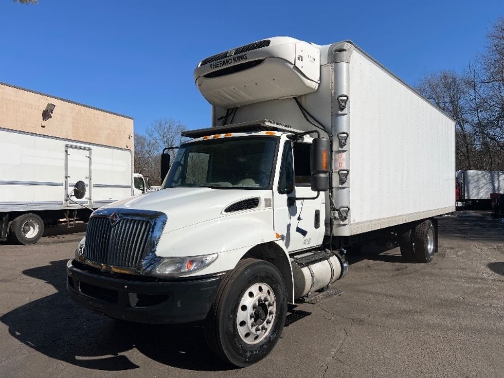 Refrigerated Truck-Light and Medium Duty Trucks-International-2019-4300-Monmouth Junction-NJ-175,418\n\t\tmiles-$ 48,500 - Image 3