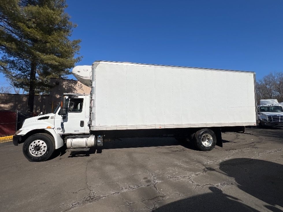 Refrigerated Truck-Light and Medium Duty Trucks-International-2019-4300-Monmouth Junction-NJ-175,418\n\t\tmiles-$ 48,500 - Image 4
