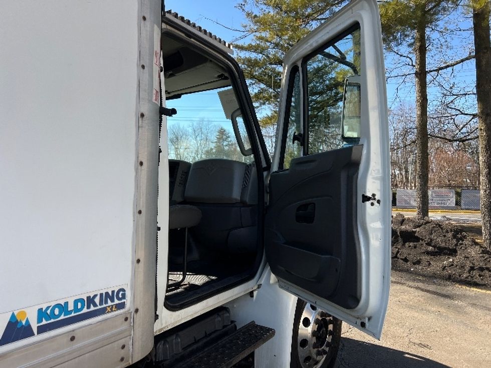 Refrigerated Truck-Light and Medium Duty Trucks-International-2019-4300-Monmouth Junction-NJ-175,418\n\t\tmiles-$ 48,500 - Image 19
