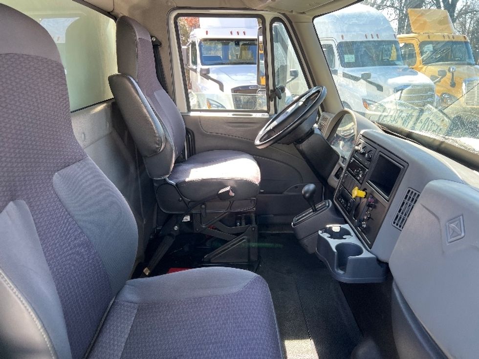 Refrigerated Truck-Light and Medium Duty Trucks-International-2019-4300-Monmouth Junction-NJ-175,418\n\t\tmiles-$ 48,500 - Image 21