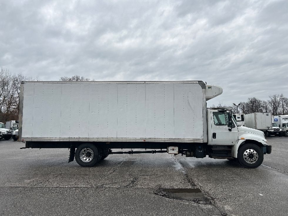 Refrigerated Truck-Light and Medium Duty Trucks-International-2019-4300-Oakwood Village-OH-117,171\n\t\tmiles-$ 56,250 - Image 15