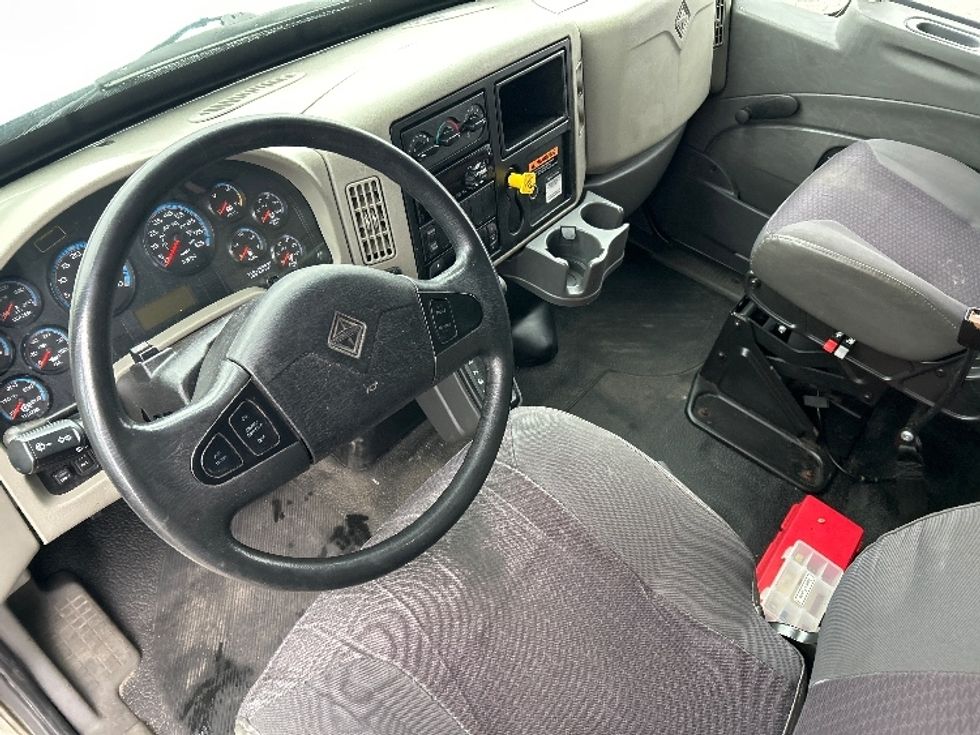 Refrigerated Truck-Light and Medium Duty Trucks-International-2019-4300-Oakwood Village-OH-117,171\n\t\tmiles-$ 56,250 - Image 17