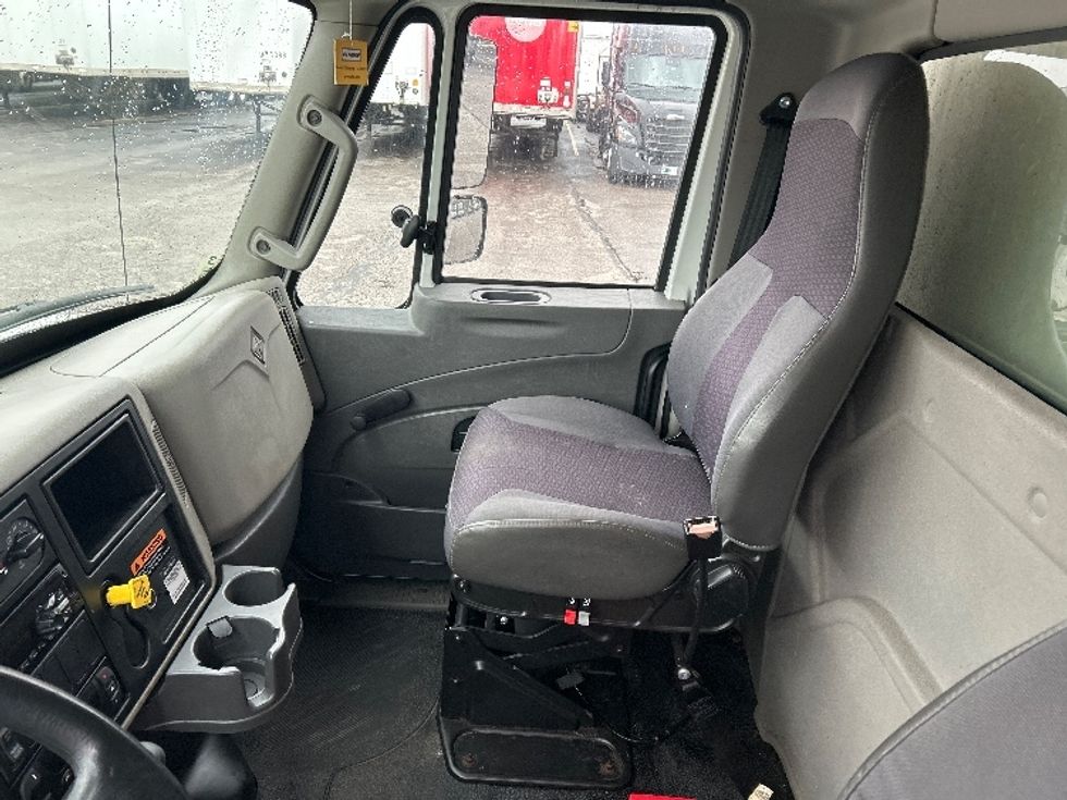 Refrigerated Truck-Light and Medium Duty Trucks-International-2019-4300-Oakwood Village-OH-117,171\n\t\tmiles-$ 56,250 - Image 19