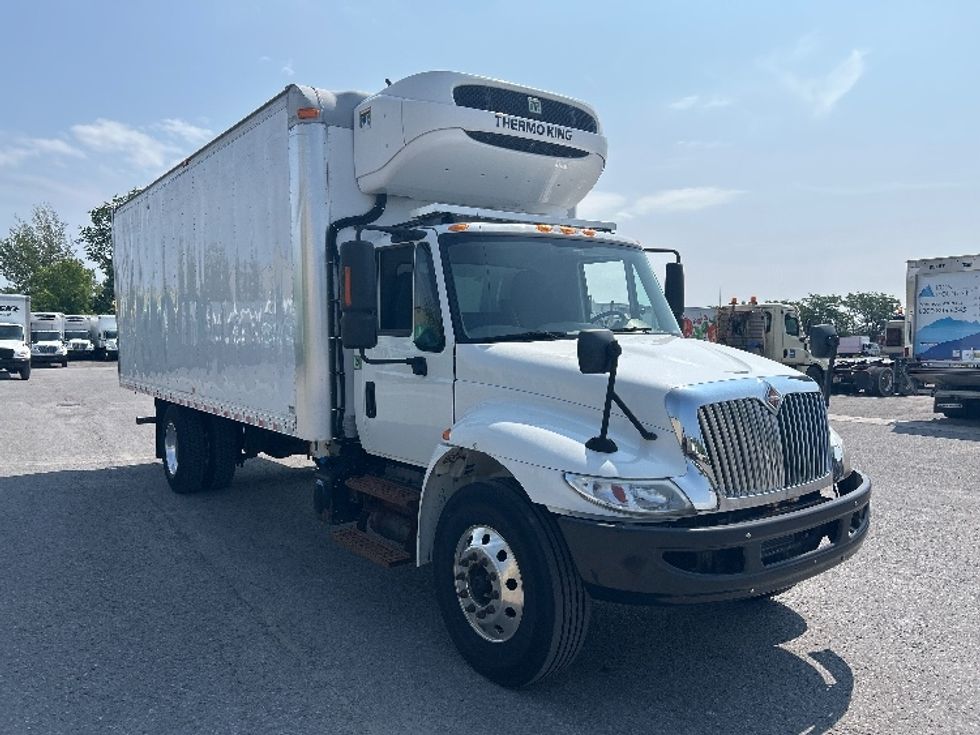 Refrigerated Truck-Light and Medium Duty Trucks-International-2019-4300-Ottawa-ON-186,000\n\t\tkm-$ 52,500 - Image 1