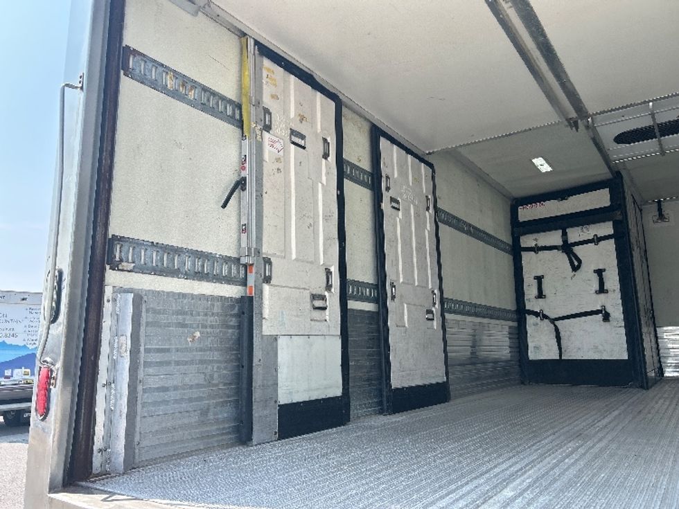 Refrigerated Truck-Light and Medium Duty Trucks-International-2019-4300-Ottawa-ON-186,000\n\t\tkm-$ 52,500 - Image 11