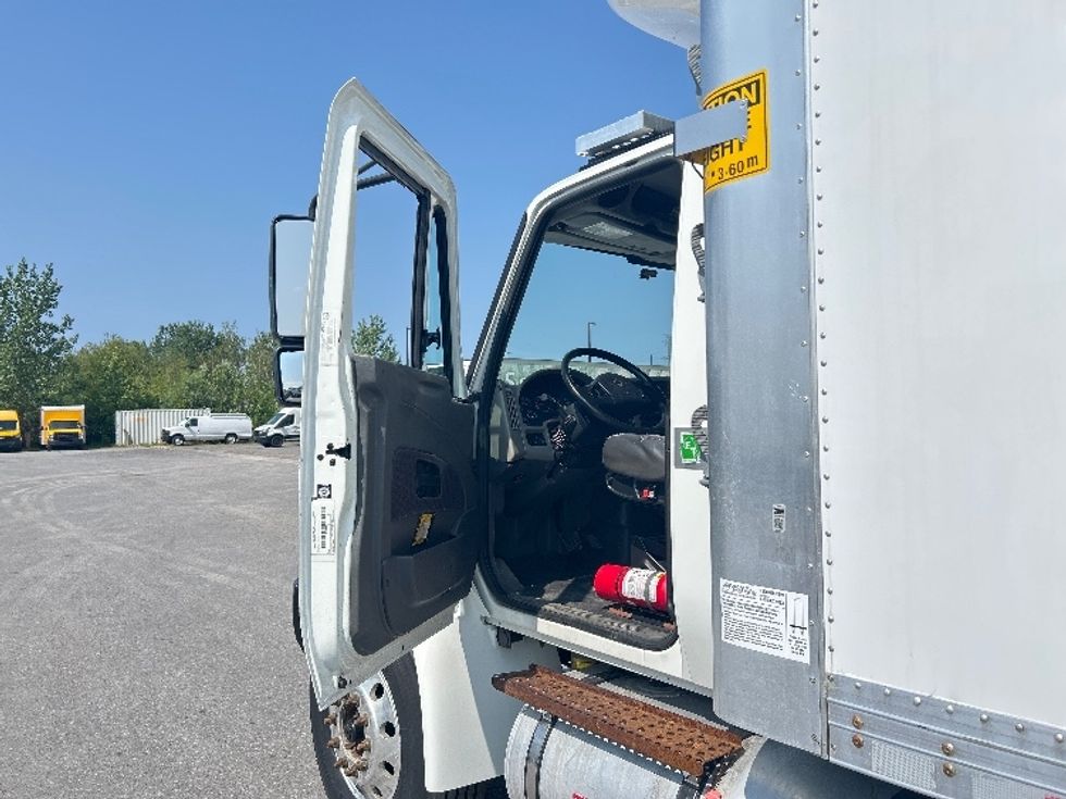 Refrigerated Truck-Light and Medium Duty Trucks-International-2019-4300-Ottawa-ON-186,000\n\t\tkm-$ 52,500 - Image 16