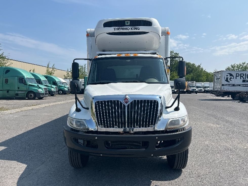 Refrigerated Truck-Light and Medium Duty Trucks-International-2019-4300-Ottawa-ON-186,000\n\t\tkm-$ 52,500 - Image 2
