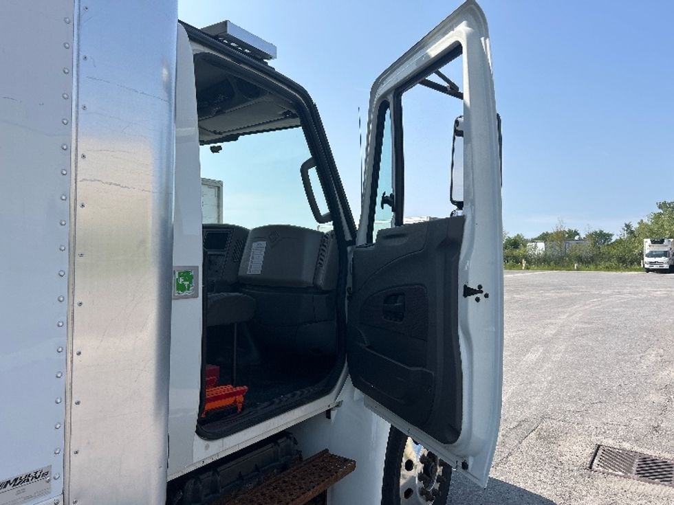 Refrigerated Truck-Light and Medium Duty Trucks-International-2019-4300-Ottawa-ON-186,000\n\t\tkm-$ 52,500 - Image 20