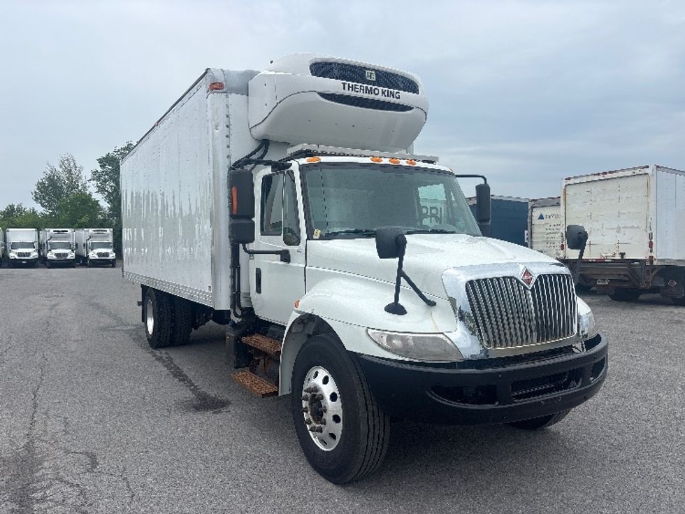 Refrigerated Truck-Light and Medium Duty Trucks-International-2019-4300-Ottawa-ON-196,270\n\t\tkm-$ 49,750 - Image 1
