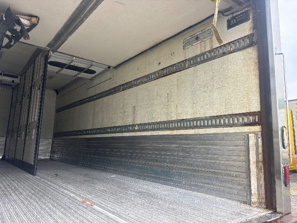 Refrigerated Truck-Light and Medium Duty Trucks-International-2019-4300-Ottawa-ON-196,270\n\t\tkm-$ 49,750 - Image 12