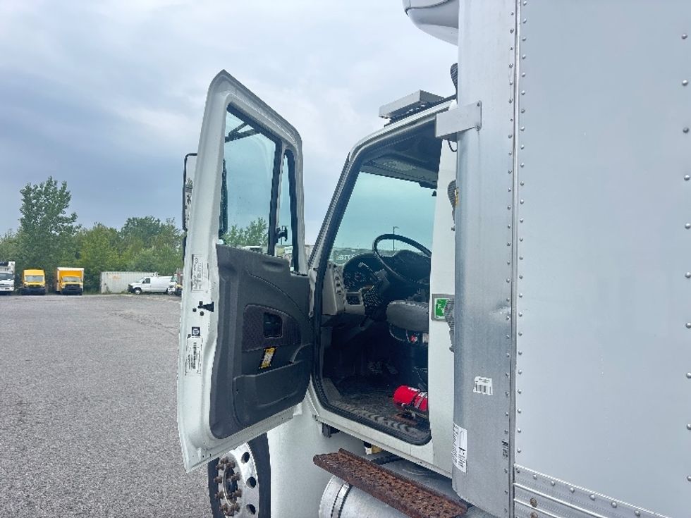 Refrigerated Truck-Light and Medium Duty Trucks-International-2019-4300-Ottawa-ON-196,270\n\t\tkm-$ 49,750 - Image 16