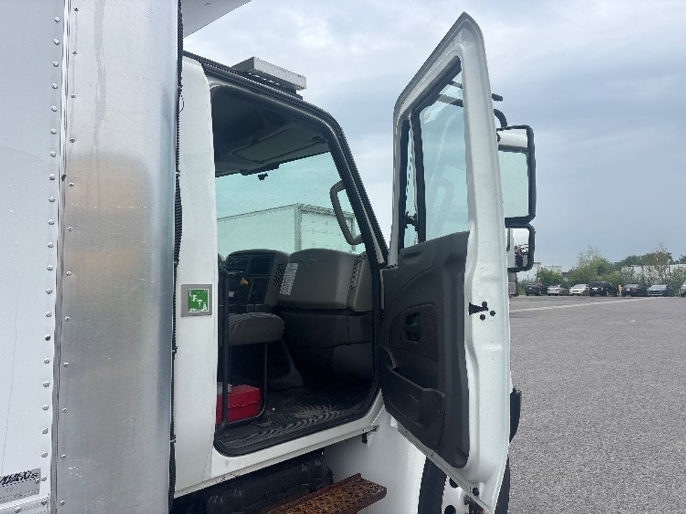 Refrigerated Truck-Light and Medium Duty Trucks-International-2019-4300-Ottawa-ON-196,270\n\t\tkm-$ 49,750 - Image 20