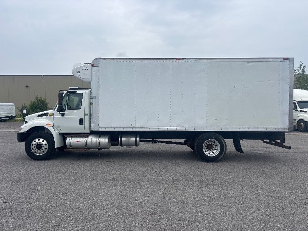Refrigerated Truck-Light and Medium Duty Trucks-International-2019-4300-Ottawa-ON-196,270\n\t\tkm-$ 49,750 - Image 4