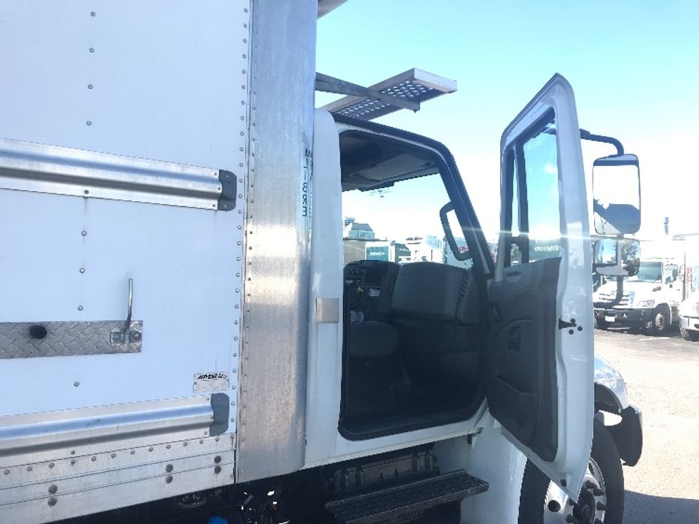 Refrigerated Truck-Light and Medium Duty Trucks-International-2019-4300-Scarborough-ON-283,170\n\t\tkm-$ 58,500 - Image 19