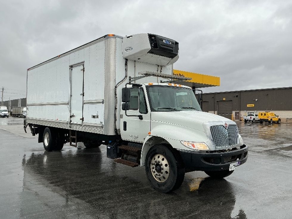 Refrigerated Truck-Light and Medium Duty Trucks-International-2019-4300-Stoney Creek-ON-238,810\n\t\tkm-$ 65,250 - Image 1