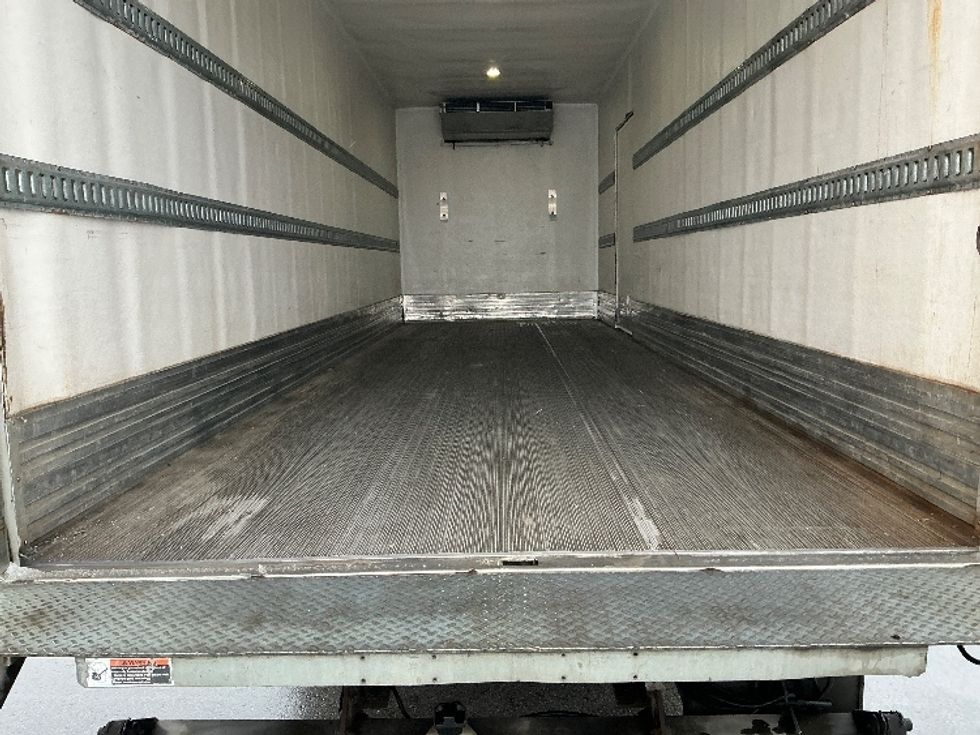 Refrigerated Truck-Light and Medium Duty Trucks-International-2019-4300-Stoney Creek-ON-238,810\n\t\tkm-$ 65,250 - Image 10