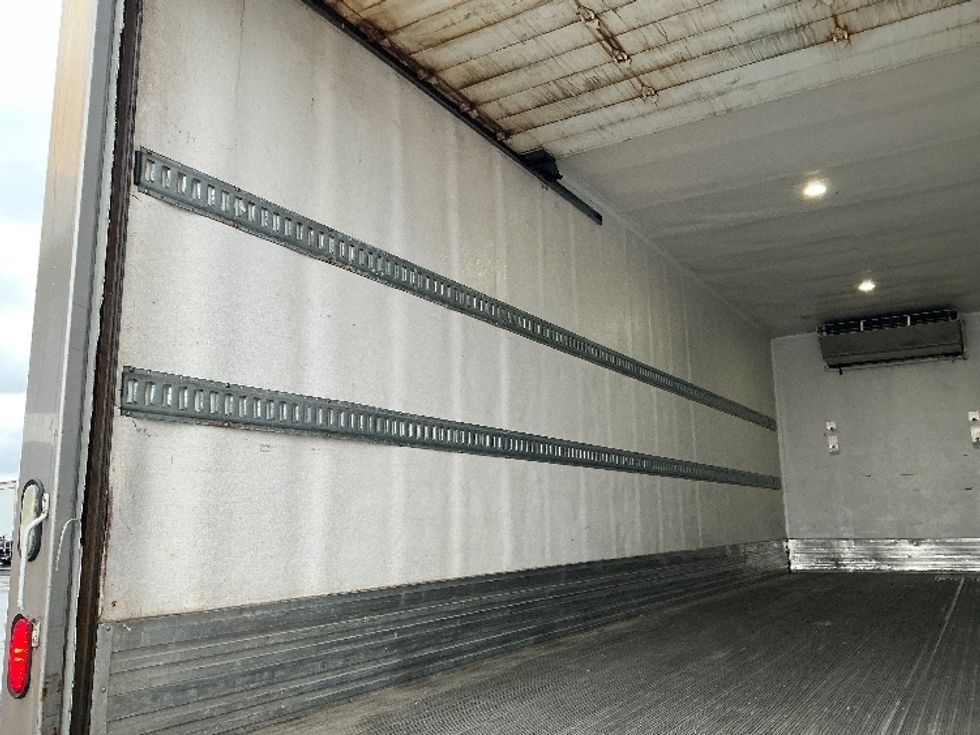 Refrigerated Truck-Light and Medium Duty Trucks-International-2019-4300-Stoney Creek-ON-238,810\n\t\tkm-$ 65,250 - Image 11