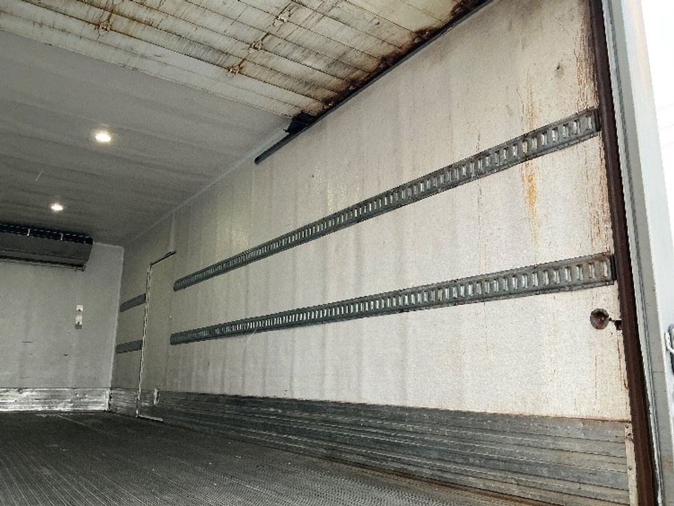 Refrigerated Truck-Light and Medium Duty Trucks-International-2019-4300-Stoney Creek-ON-238,810\n\t\tkm-$ 65,250 - Image 12