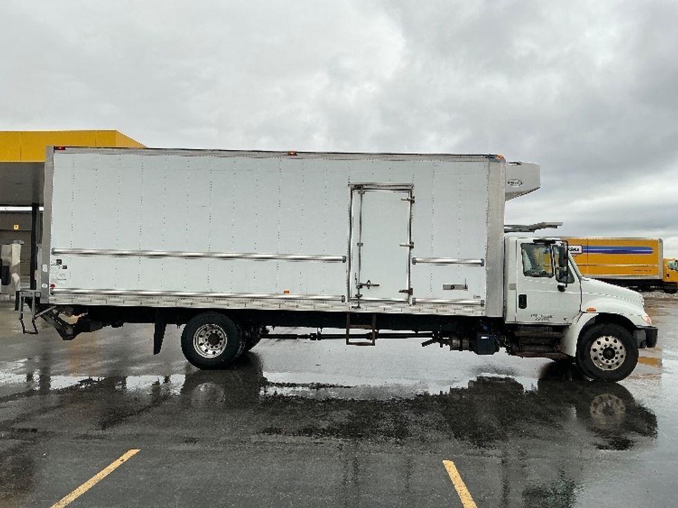 Refrigerated Truck-Light and Medium Duty Trucks-International-2019-4300-Stoney Creek-ON-238,810\n\t\tkm-$ 65,250 - Image 15
