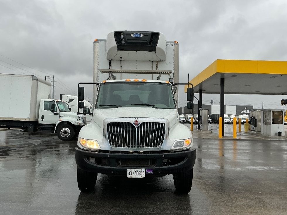 Refrigerated Truck-Light and Medium Duty Trucks-International-2019-4300-Stoney Creek-ON-238,810\n\t\tkm-$ 65,250 - Image 2