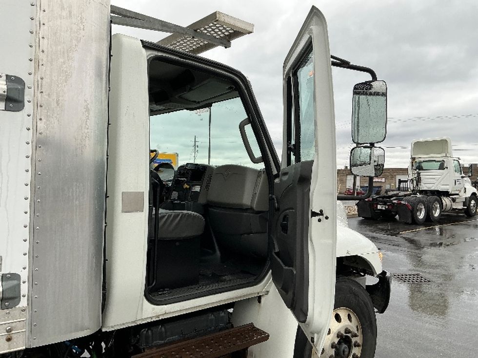 Refrigerated Truck-Light and Medium Duty Trucks-International-2019-4300-Stoney Creek-ON-238,810\n\t\tkm-$ 65,250 - Image 20