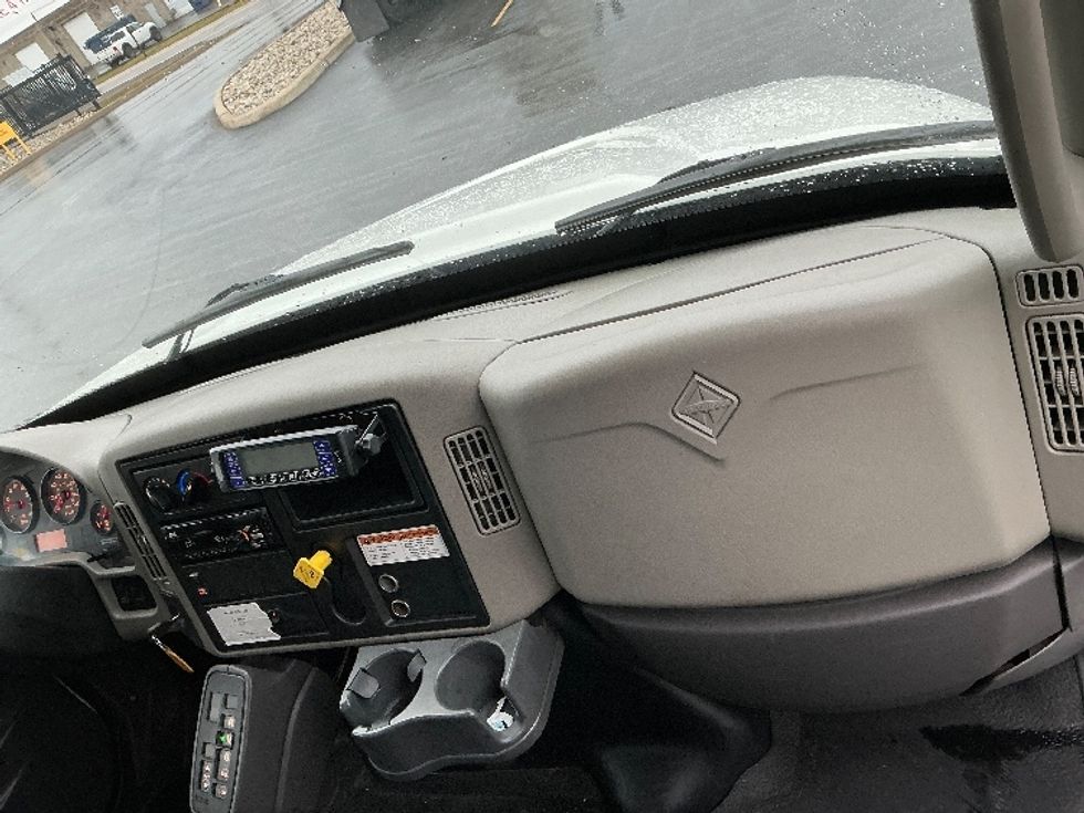 Refrigerated Truck-Light and Medium Duty Trucks-International-2019-4300-Stoney Creek-ON-238,810\n\t\tkm-$ 65,250 - Image 21