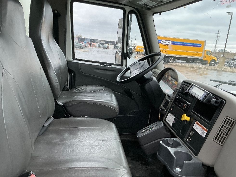 Refrigerated Truck-Light and Medium Duty Trucks-International-2019-4300-Stoney Creek-ON-238,810\n\t\tkm-$ 65,250 - Image 22