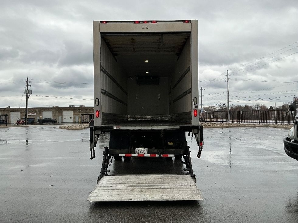 Refrigerated Truck-Light and Medium Duty Trucks-International-2019-4300-Stoney Creek-ON-238,810\n\t\tkm-$ 65,250 - Image 9